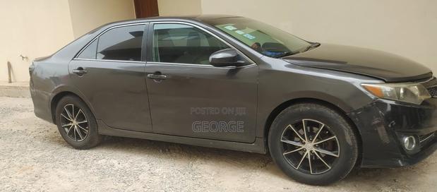 Toyota Camry SE 4dr Sedan (2.5L 4cyl 6A) 2013 Gray