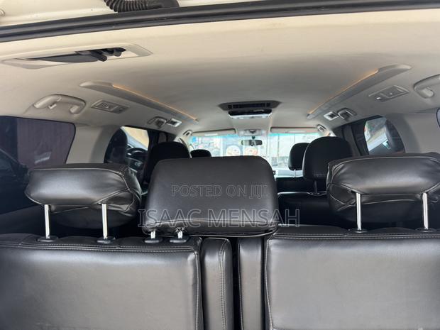Toyota Vellfire V 2.4 FWD 7-Seater 2012 White