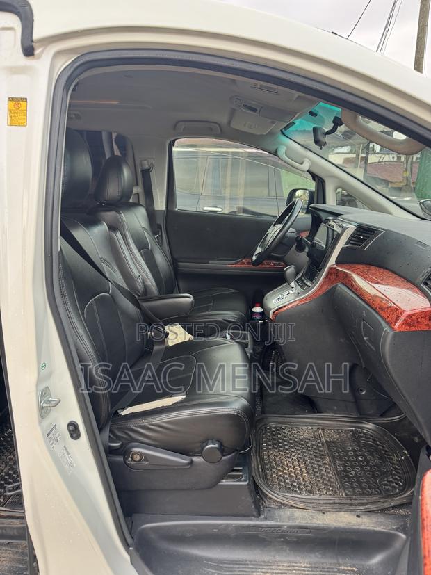 Toyota Vellfire V 2.4 FWD 7-Seater 2012 White