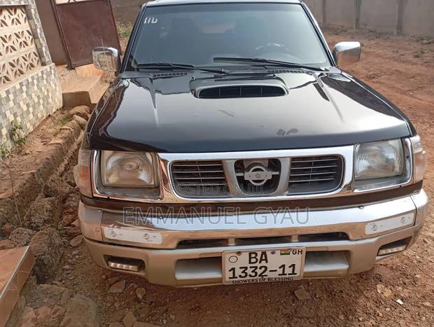 Nissan DoubleCab 2002 Black