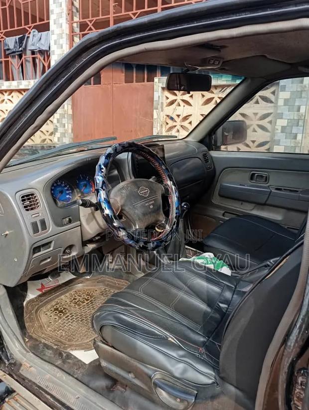 Nissan DoubleCab 2002 Black