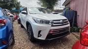 Toyota Highlander 2018 White for sale