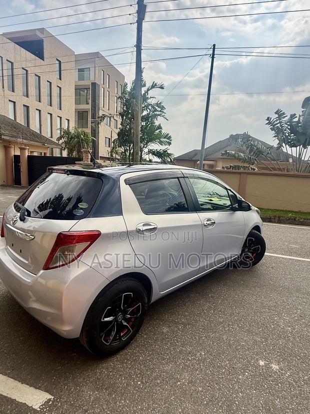 Toyota Vitz 1.3 FWD 5dr 2014 Silver