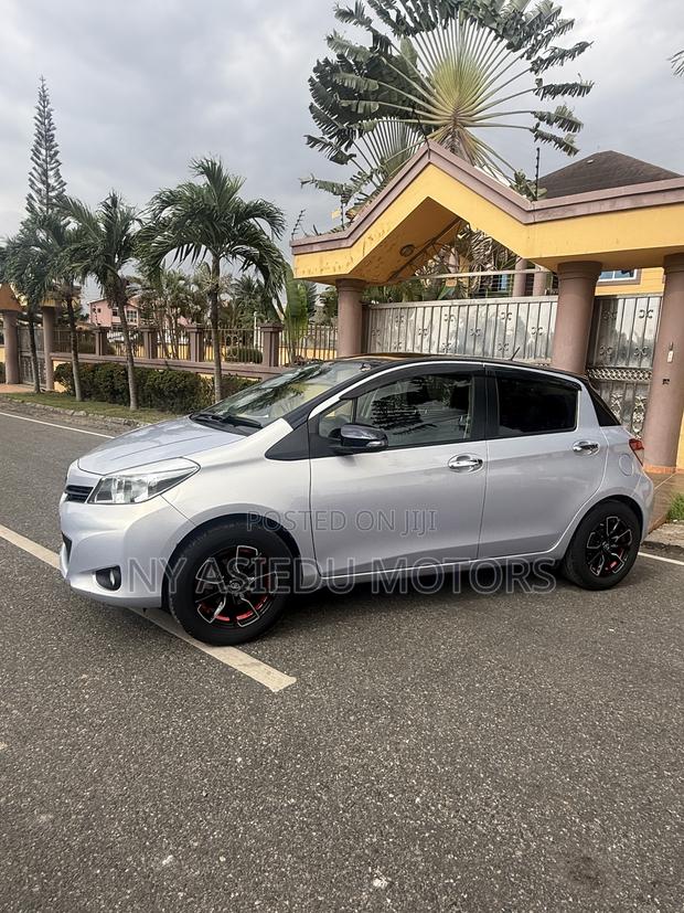 Toyota Vitz 1.3 FWD 5dr 2014 Silver