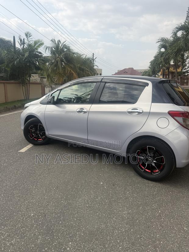 Toyota Vitz 1.3 FWD 5dr 2014 Silver
