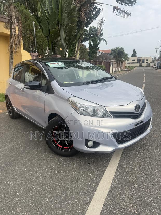 Toyota Vitz 1.3 FWD 5dr 2014 Silver