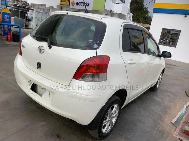 Toyota Vitz 1.5 FWD 5dr 2010 Off white