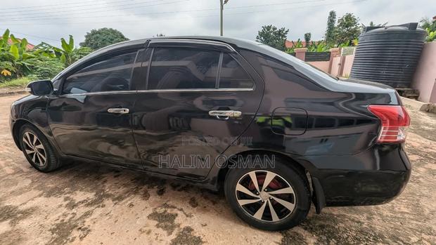 Toyota Yaris 2012 Black