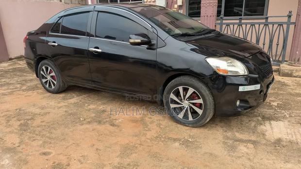 Toyota Yaris 2012 Black