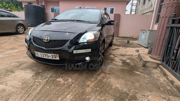 Toyota Yaris 2012 Black