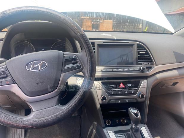 Hyundai Elantra Value Edition 2018 White