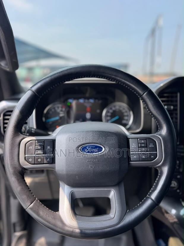 Ford F-150 XLT 2022 Black