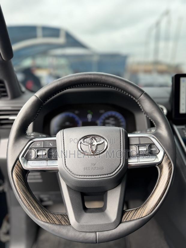 Toyota Land Cruiser 2025 Black