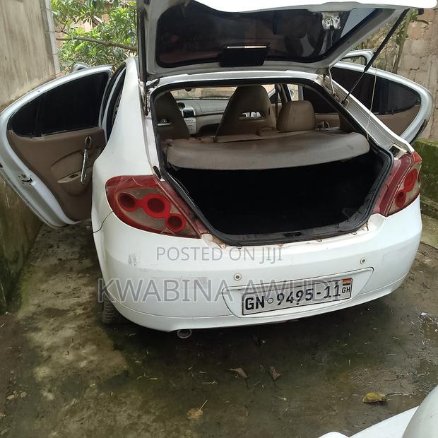 Toyota Progress 2000 White