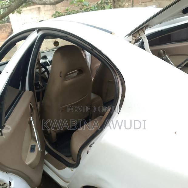 Toyota Progress 2000 White