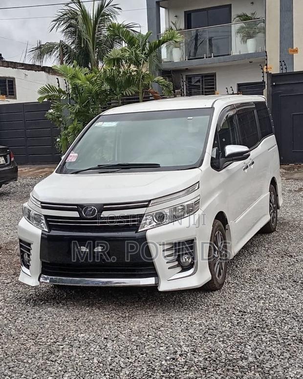 Toyota Voxy 2015 White