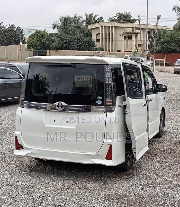 Toyota Voxy 2015 White