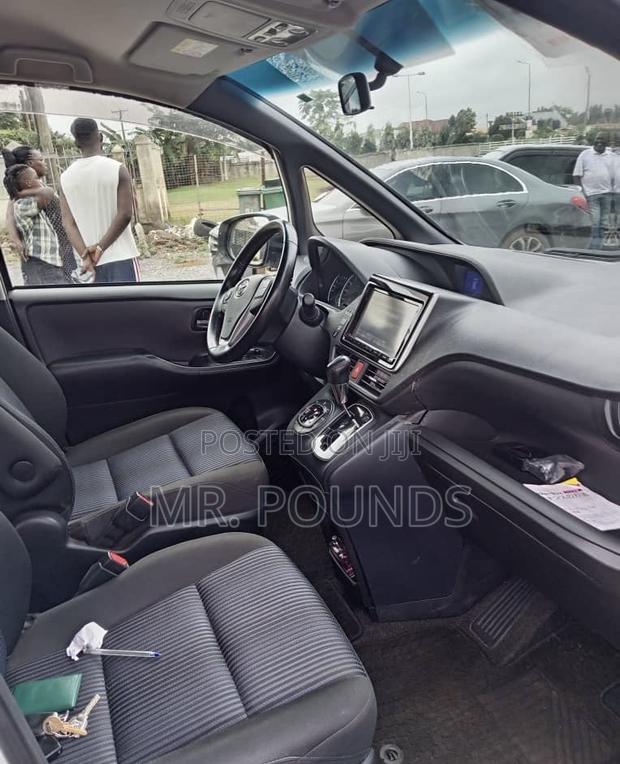 Toyota Voxy 2015 White