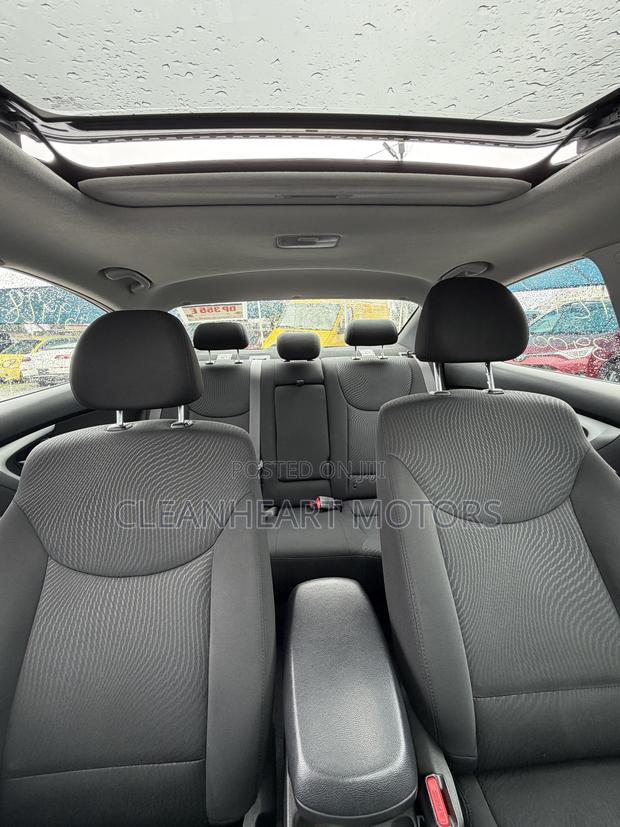 Hyundai Elantra SE 4dr Sedan (1.8L 4cyl 6M) 2015 Silver
