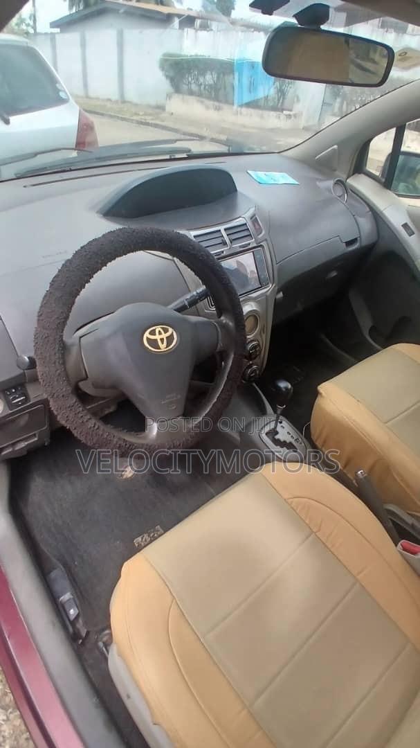 Toyota Vitz 1.3 AWD 5dr 2010 Burgundy