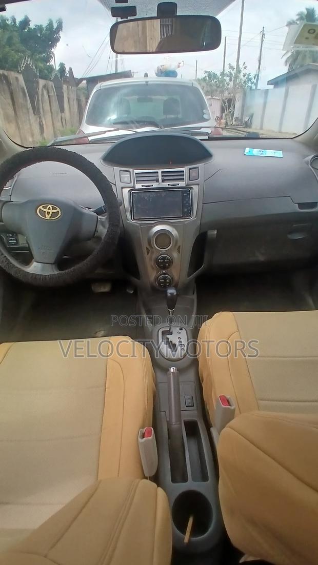 Toyota Vitz 1.3 AWD 5dr 2010 Burgundy