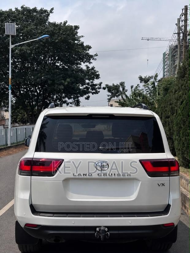Toyota Land Cruiser LC300 2023 White