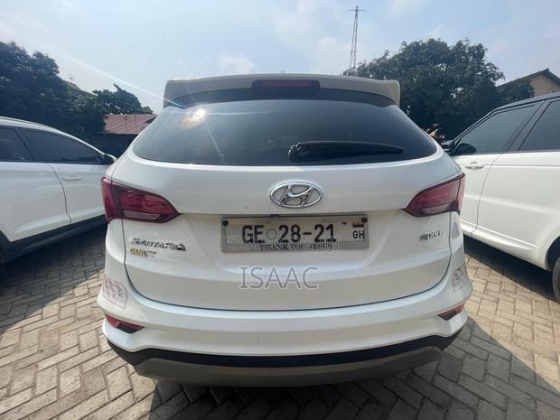 Hyundai Santa Fe 2016 White