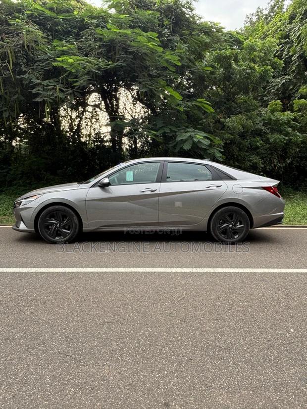 Hyundai Elantra SEL 2023 Ivory