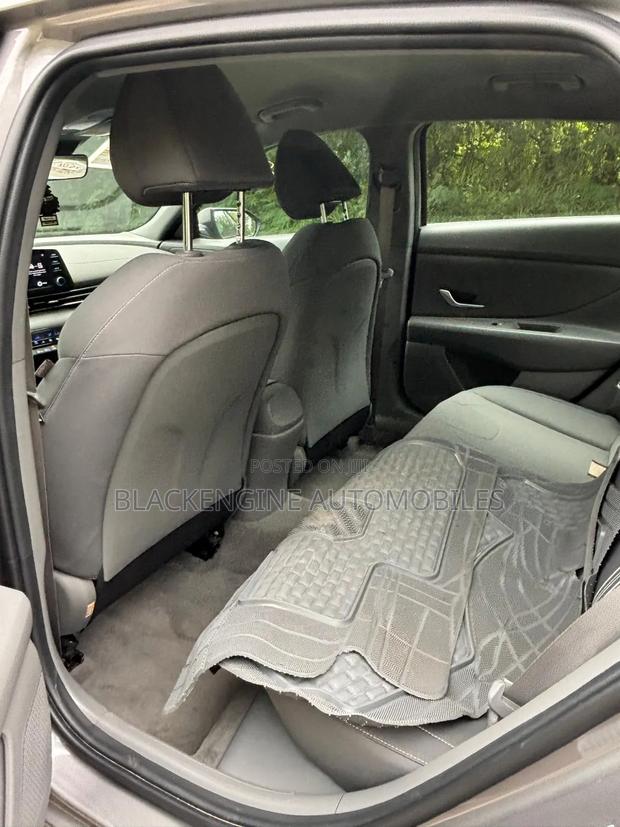 Hyundai Elantra SEL 2023 Ivory