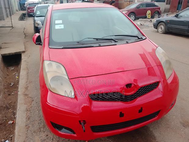 Toyota Vitz 2010 Red
