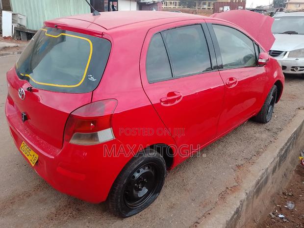 Toyota Vitz 2010 Red