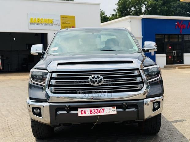 Toyota Tundra Limited 5.7L V8 4x4 CrewMax 5.6 ft. box 145.7 in. WB 2018