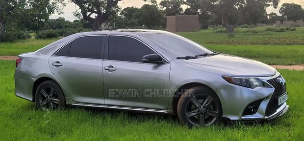 Toyota Camry SE 4dr Sedan (2.5L 4cyl 6A) 2013 Silver