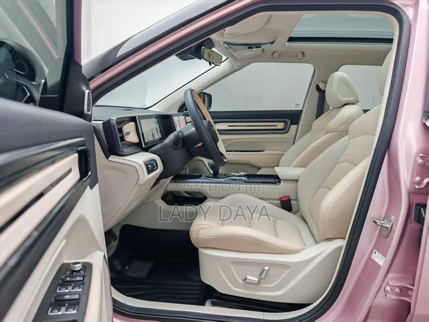 Geely Coolray 1.5 FWD 2023 Pink