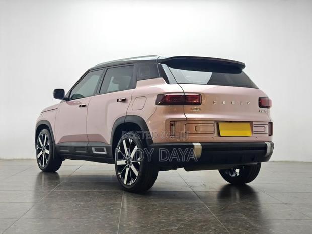 Geely Coolray 1.5 FWD 2023 Pink
