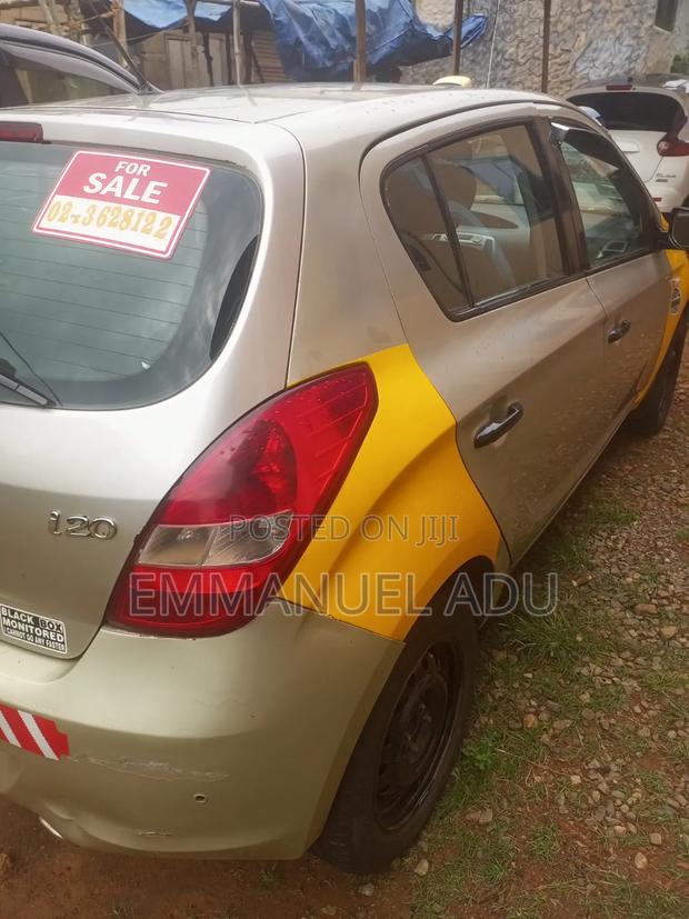Hyundai i20 2022 Brown