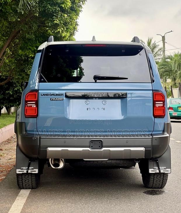 New Toyota Land Cruiser Prado 2.8 2024 Blue