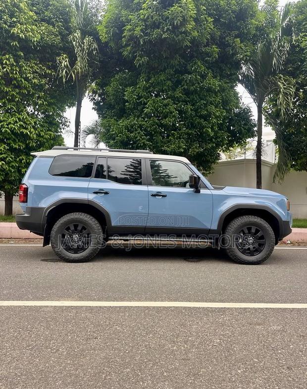 New Toyota Land Cruiser Prado 2.8 2024 Blue