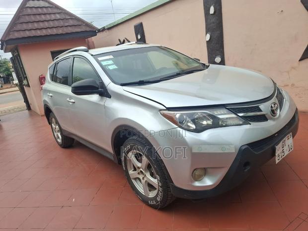 Toyota RAV4 LE 4dr SUV (2.5L 4cyl 6A) 2014 Silver