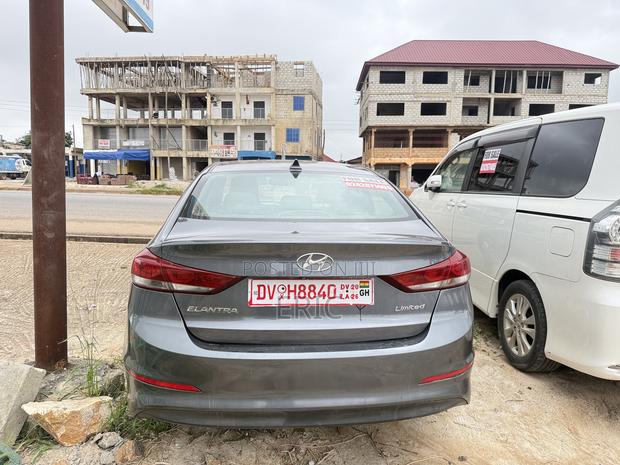 Hyundai Elantra Limited Sedan FWD (2.0L 4cyl 6A) 2017 Gray