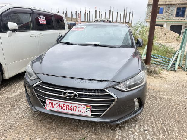 Hyundai Elantra Limited Sedan FWD (2.0L 4cyl 6A) 2017 Gray
