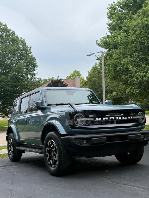 Ford Bronco 2022 Blue