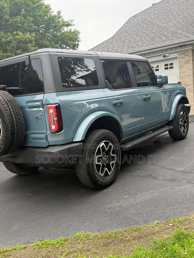Ford Bronco 2022 Blue
