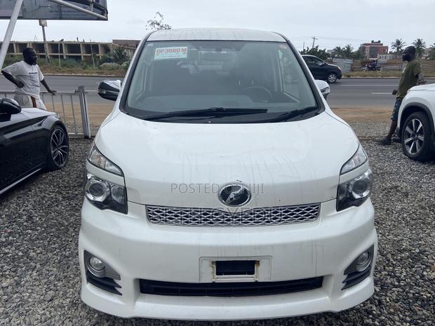 Toyota Voxy 2012 White