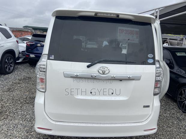 Toyota Voxy 2012 White