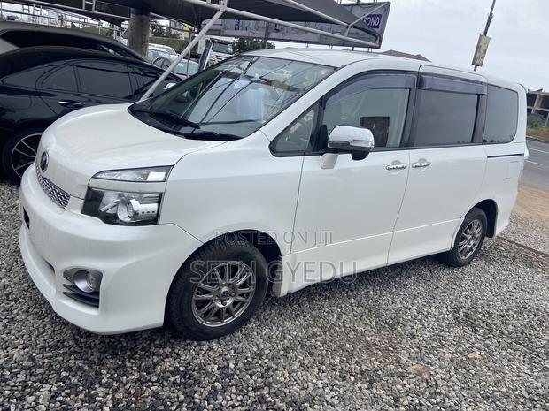 Toyota Voxy 2012 White
