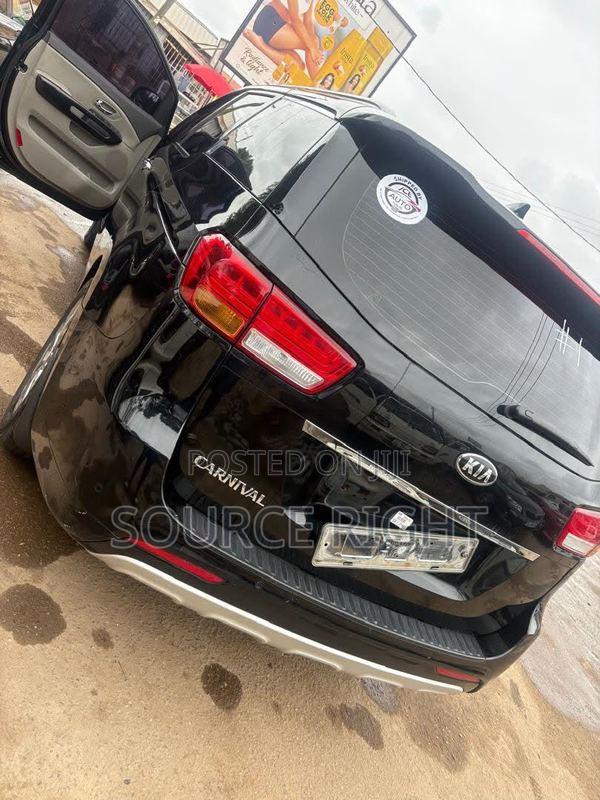 Kia Carnival 2017 Black