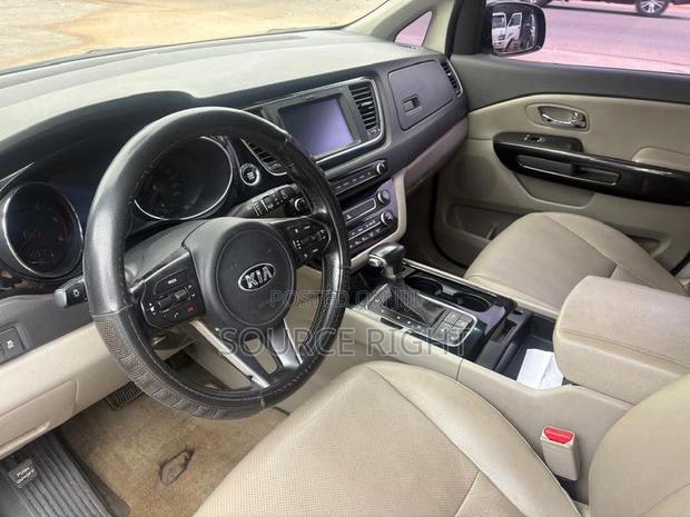 Kia Carnival 2017 Black