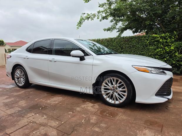 Toyota Camry 2019 White