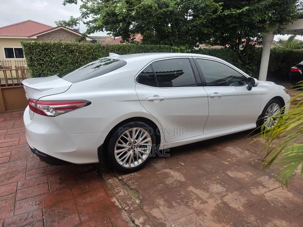 Toyota Camry 2019 White